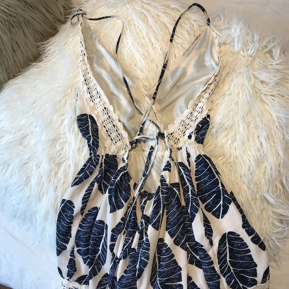 Leaf Design Open Back Strappy Romper - Picture 3 of 3